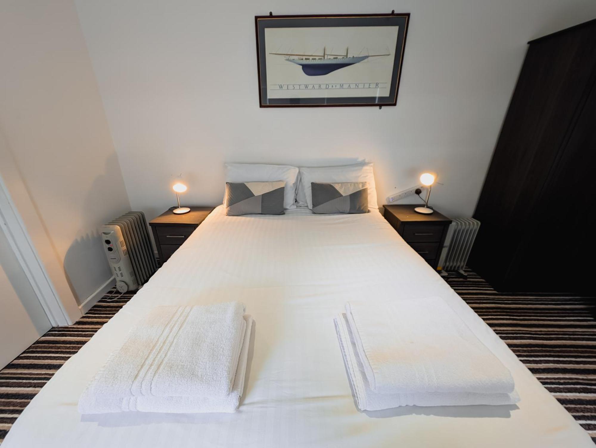 Bay & Harbour Holiday Apartments & Rooms Only Уэстон-сьюпер-Мэр Экстерьер фото