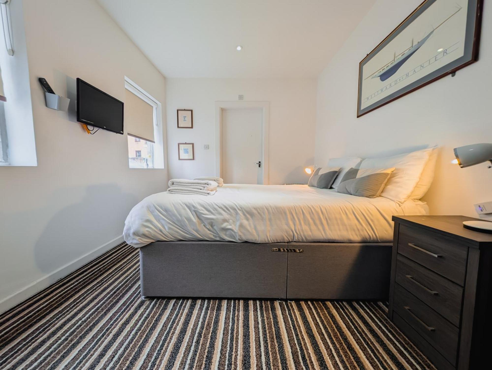 Bay & Harbour Holiday Apartments & Rooms Only Уэстон-сьюпер-Мэр Экстерьер фото